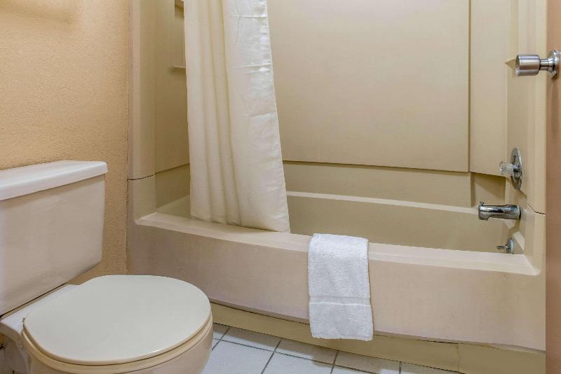 Quality Inn Columbus-East image