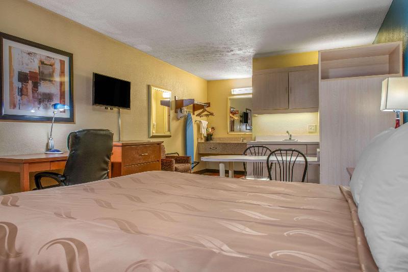 Quality Inn Columbus-East image