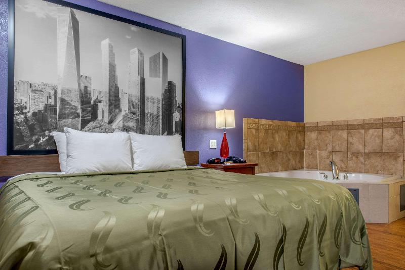 Quality Inn Columbus-East image