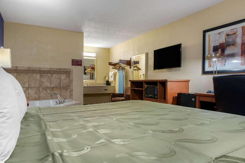 Quality Inn Columbus-East image