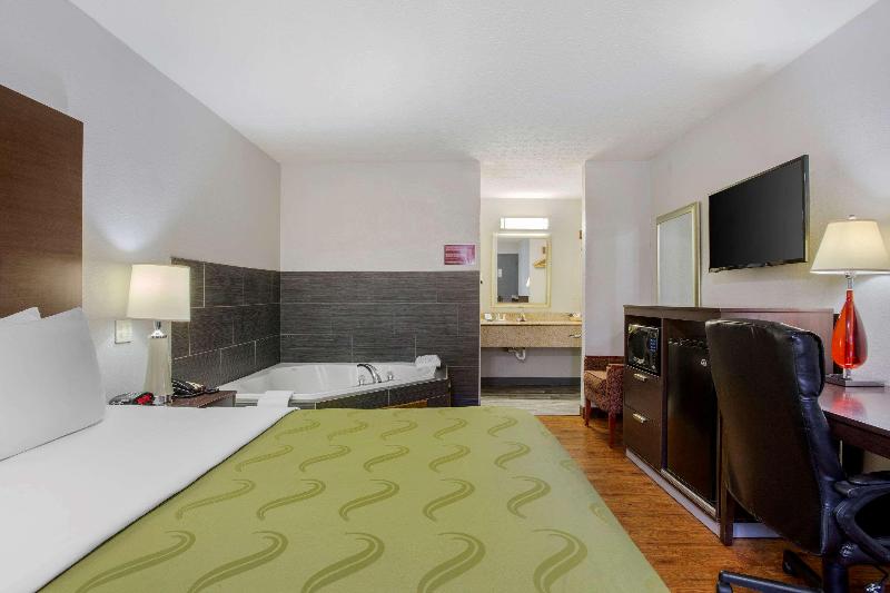 Quality Inn Columbus-East image
