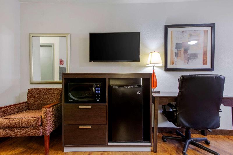 Quality Inn Columbus-East image
