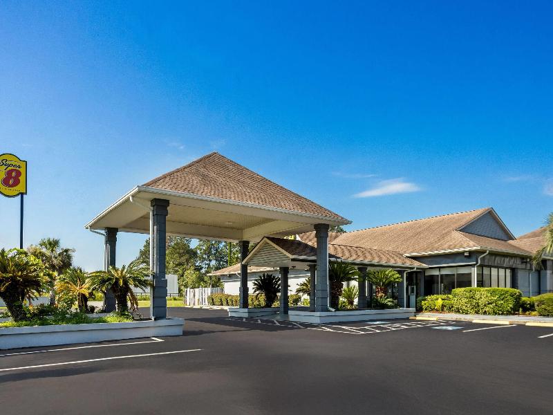 Super 8 by Wyndham Hardeeville image