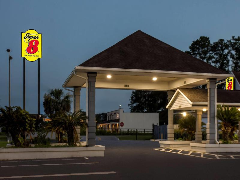 Super 8 by Wyndham Hardeeville image