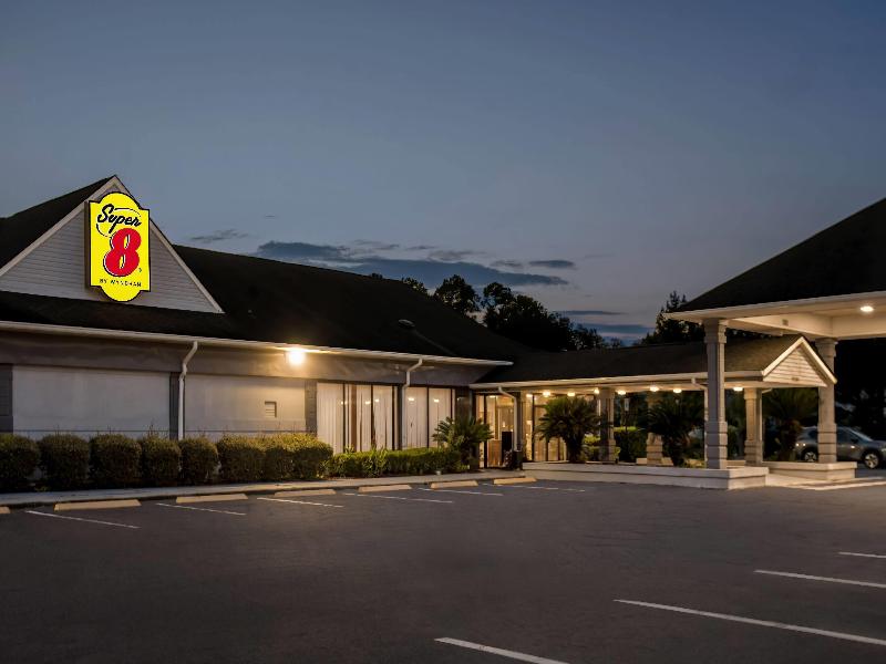 Super 8 by Wyndham Hardeeville image