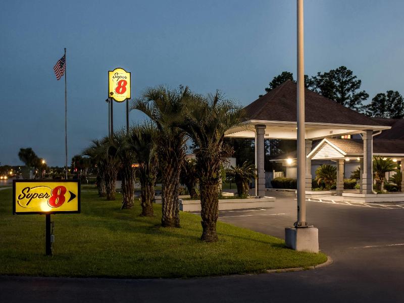 Super 8 by Wyndham Hardeeville image