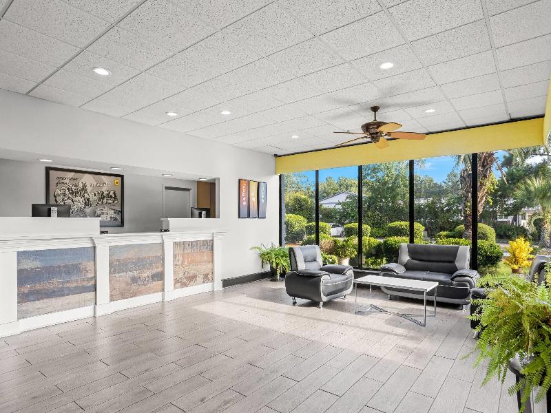 Super 8 by Wyndham Hardeeville image