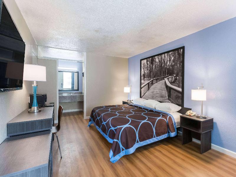 Super 8 by Wyndham Hardeeville image