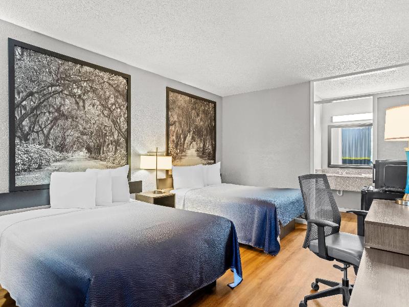 Super 8 by Wyndham Hardeeville image