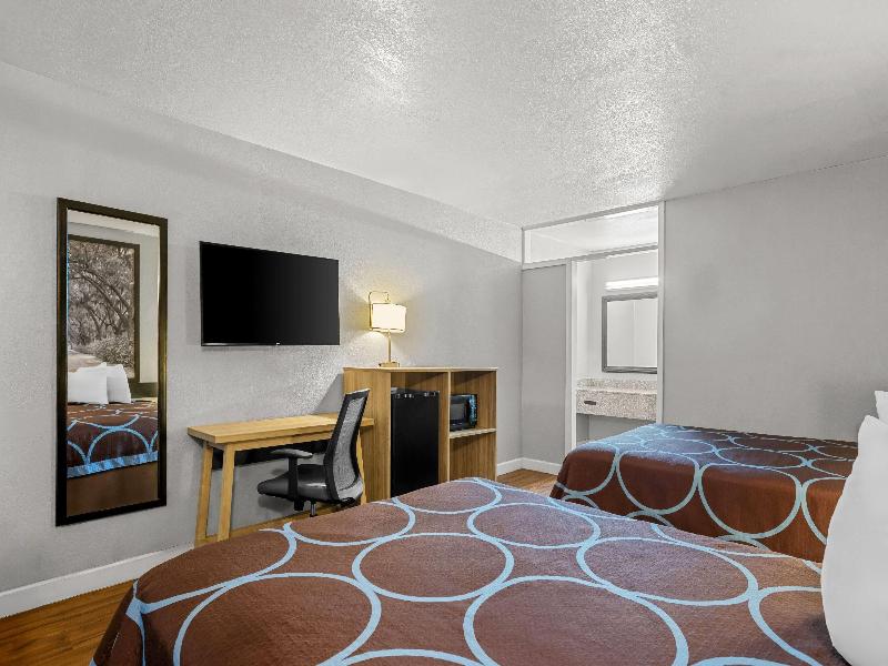 Super 8 by Wyndham Hardeeville image