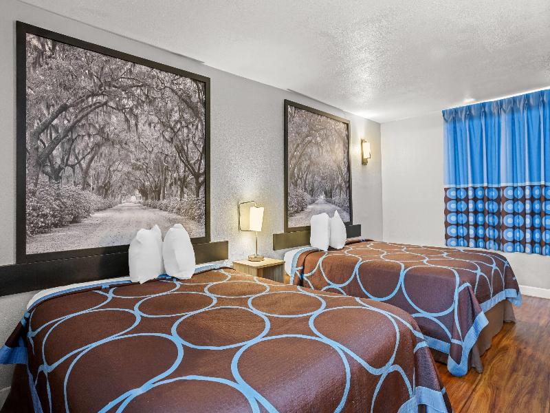 Super 8 by Wyndham Hardeeville image