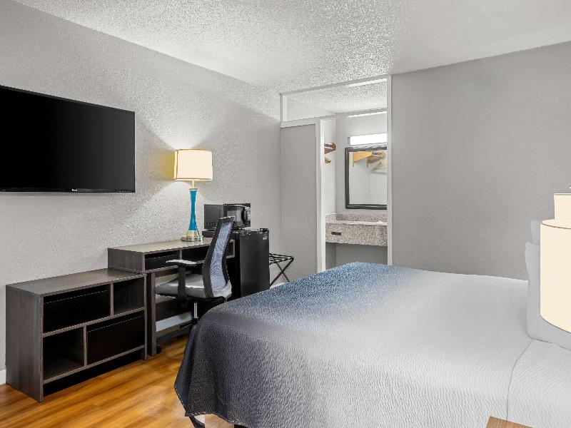 Super 8 by Wyndham Hardeeville image