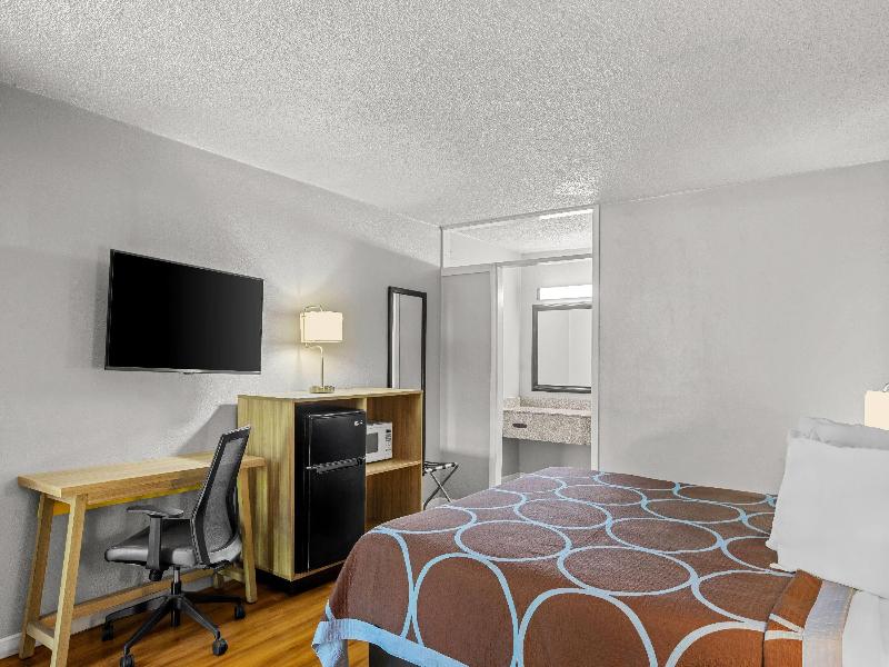 Super 8 by Wyndham Hardeeville image