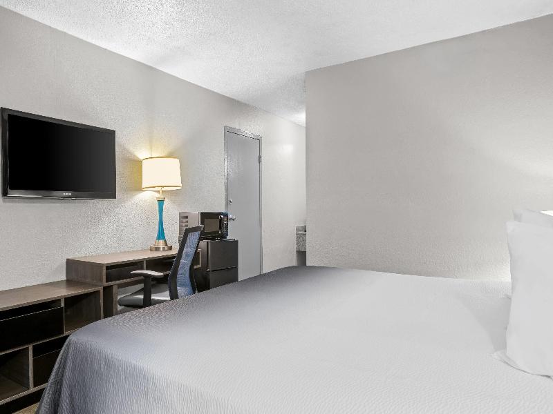 Super 8 by Wyndham Hardeeville image