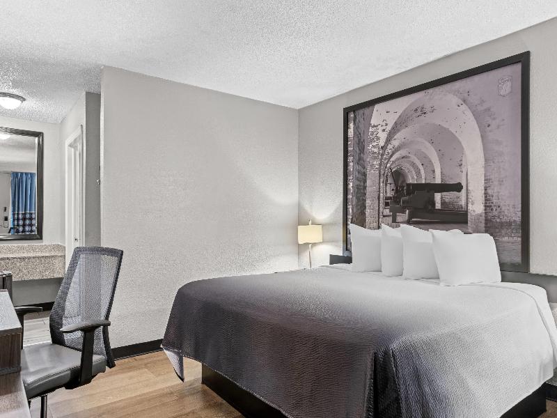 Super 8 by Wyndham Hardeeville image