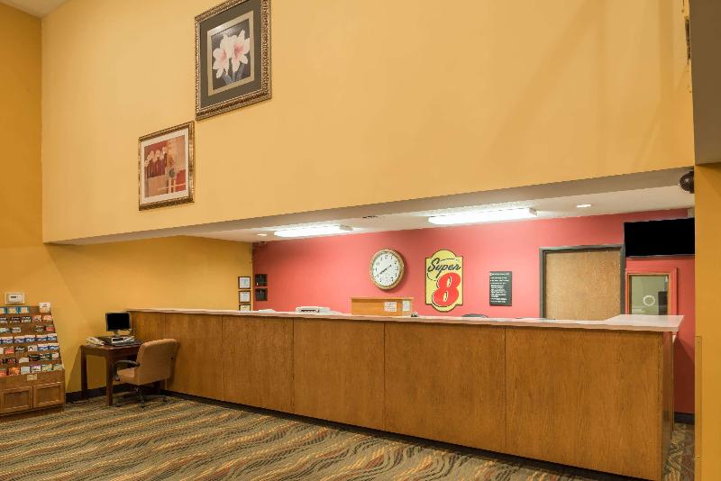 Super 8 By Wyndham Staunton image 6