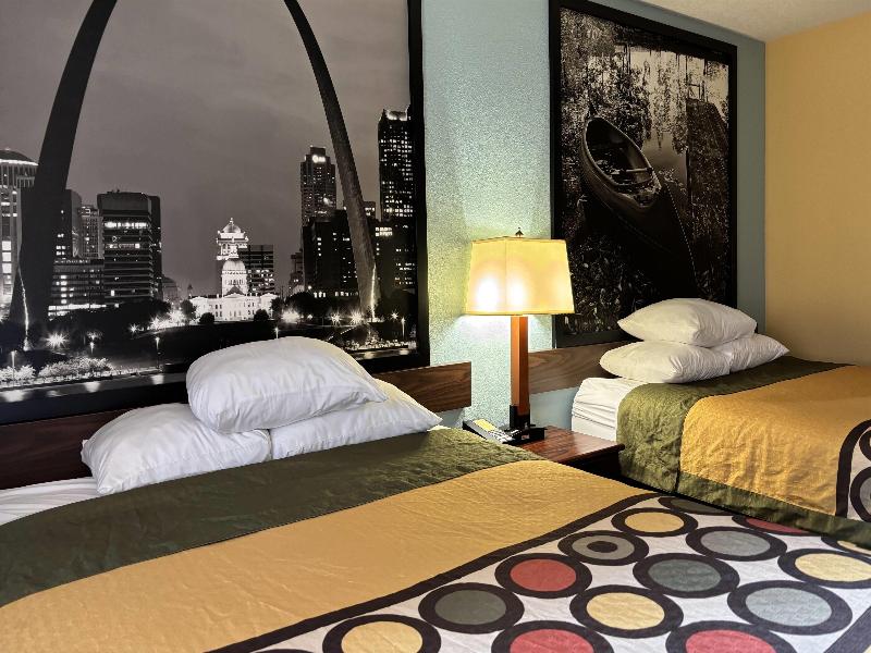 Super 8 By Wyndham Staunton image