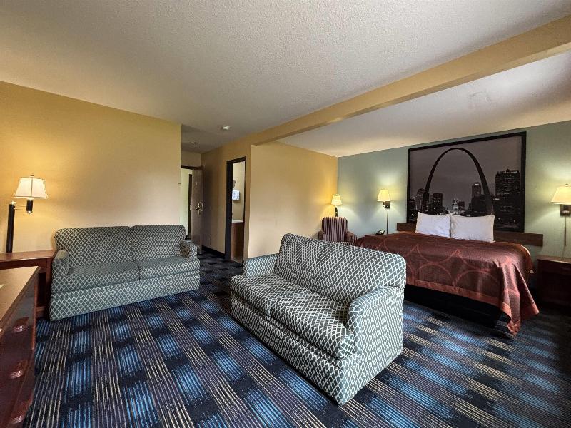 Super 8 By Wyndham Staunton image
