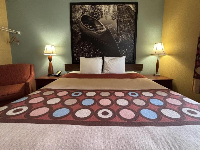 Super 8 By Wyndham Staunton image