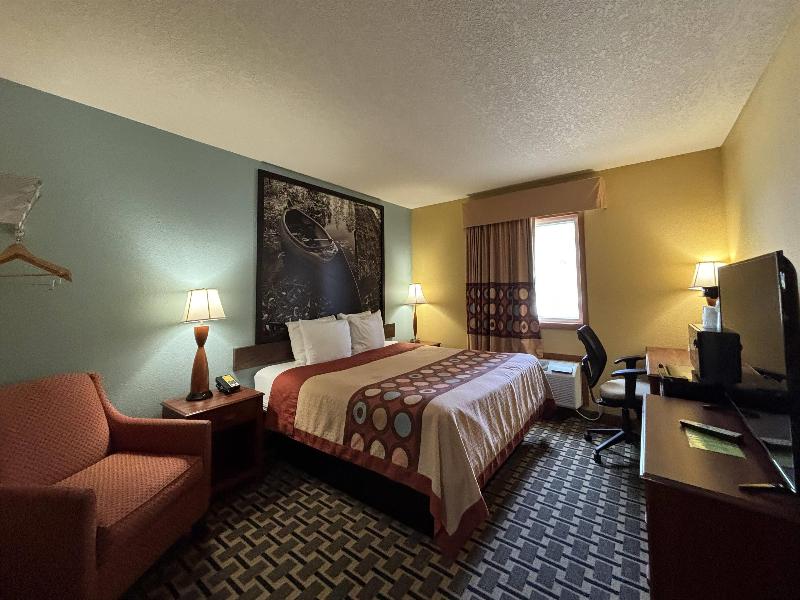 Super 8 By Wyndham Staunton image