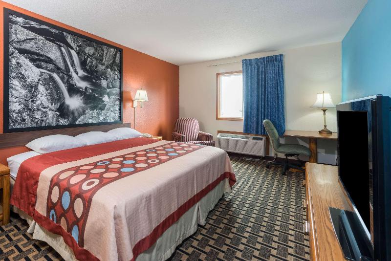 Super 8 By Wyndham Staunton image