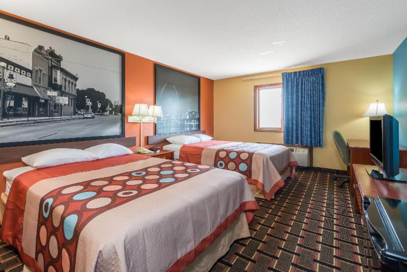 Super 8 By Wyndham Staunton image