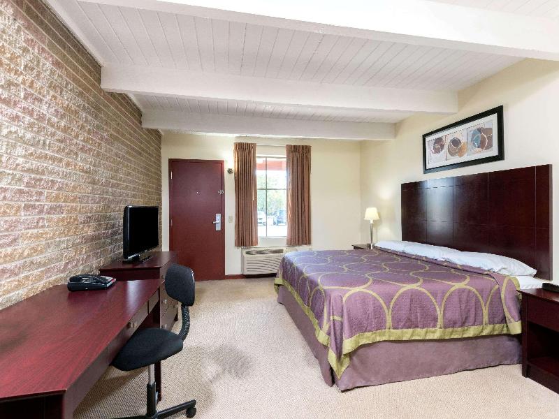 Super 8 by Wyndham Beaver Falls image