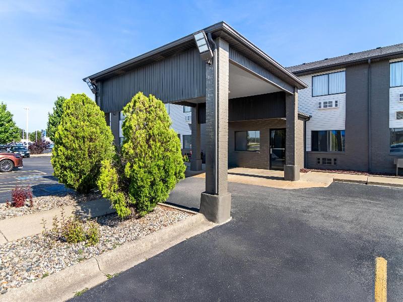 Super 8 by Wyndham Bourbonnais/Kankakee Area image