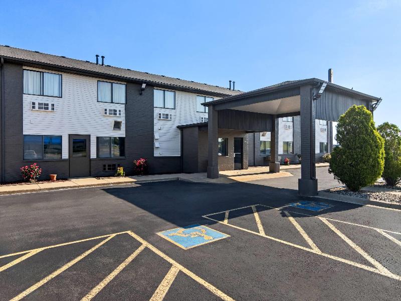 Super 8 by Wyndham Bourbonnais/Kankakee Area image