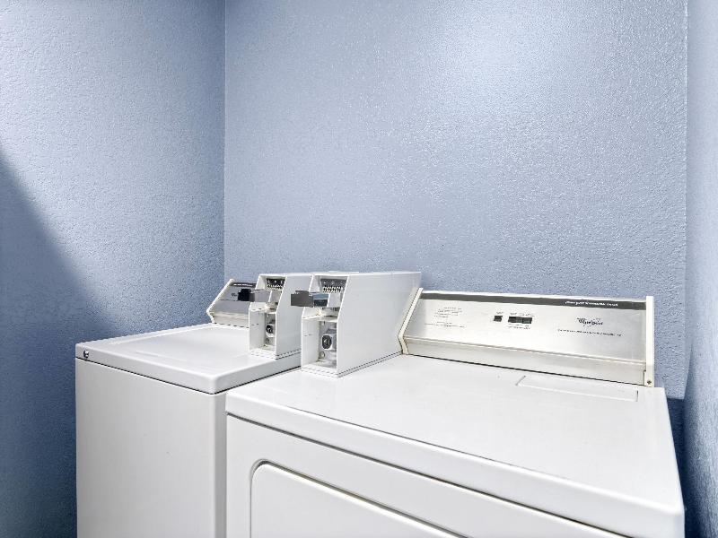 Super 8 by Wyndham Bourbonnais/Kankakee Area image