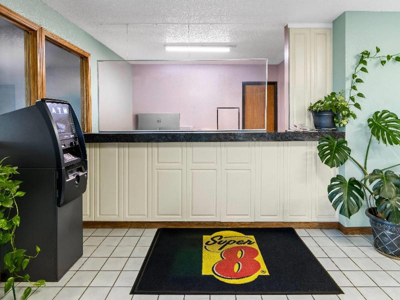 Super 8 by Wyndham Bourbonnais/Kankakee Area image