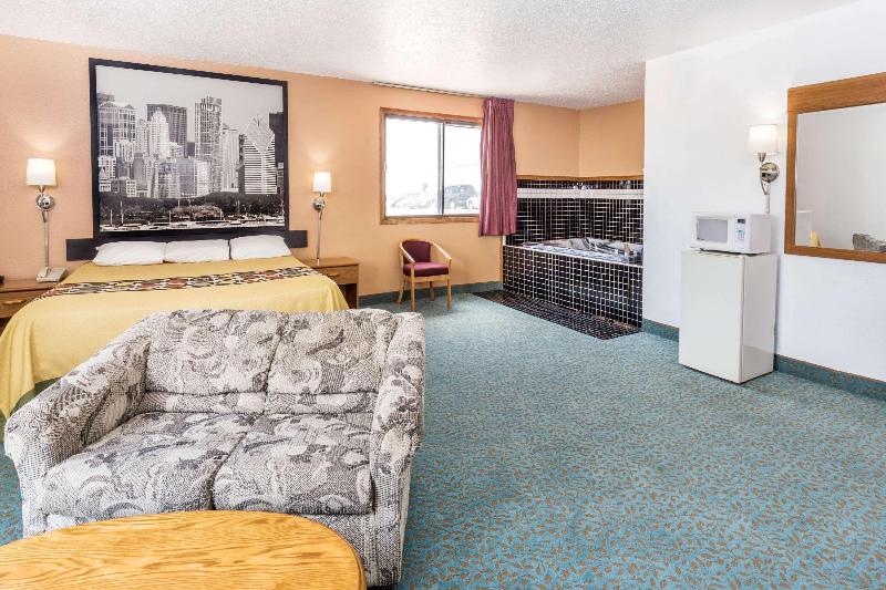 Super 8 by Wyndham Bourbonnais/Kankakee Area image