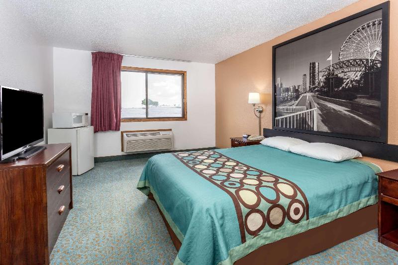 Super 8 by Wyndham Bourbonnais/Kankakee Area image
