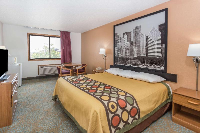 Super 8 by Wyndham Bourbonnais/Kankakee Area image