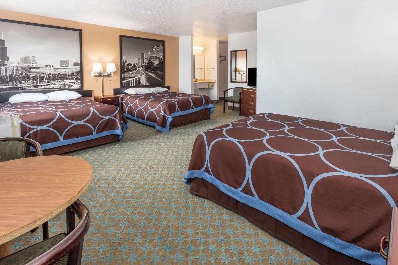 Super 8 by Wyndham Bourbonnais/Kankakee Area image