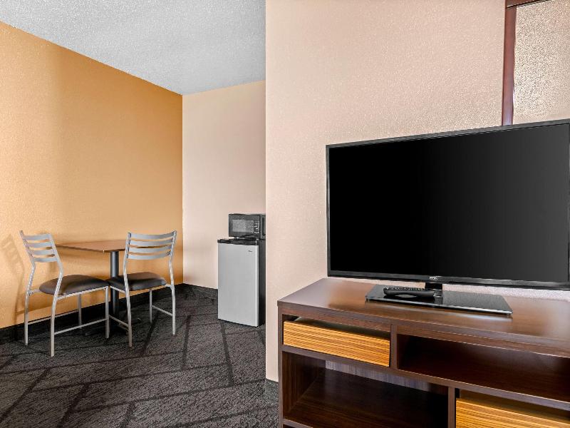 Super 8 by Wyndham Bourbonnais/Kankakee Area image