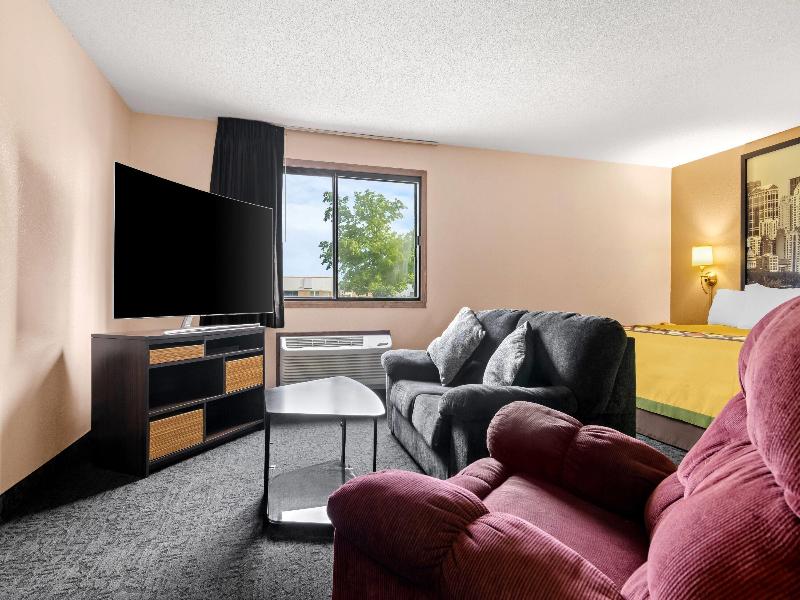Super 8 by Wyndham Bourbonnais/Kankakee Area image
