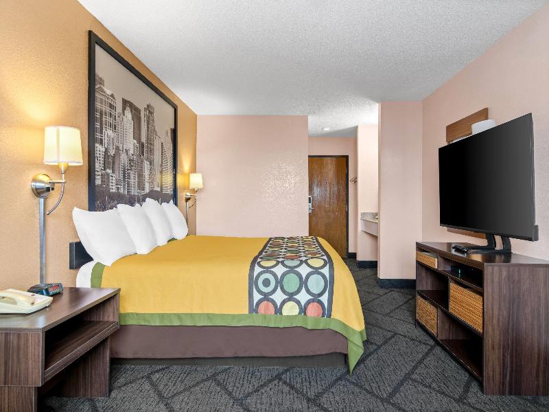 Super 8 by Wyndham Bourbonnais/Kankakee Area image