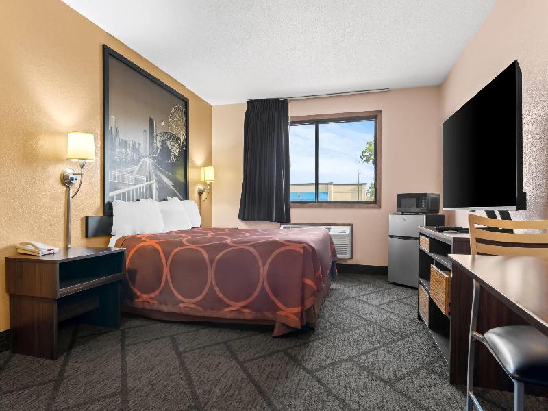Super 8 by Wyndham Bourbonnais/Kankakee Area image