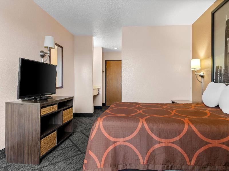 Super 8 by Wyndham Bourbonnais/Kankakee Area image