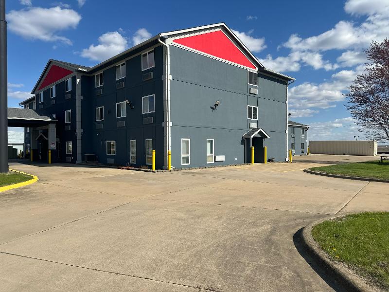 Burgundy Inn & Suites