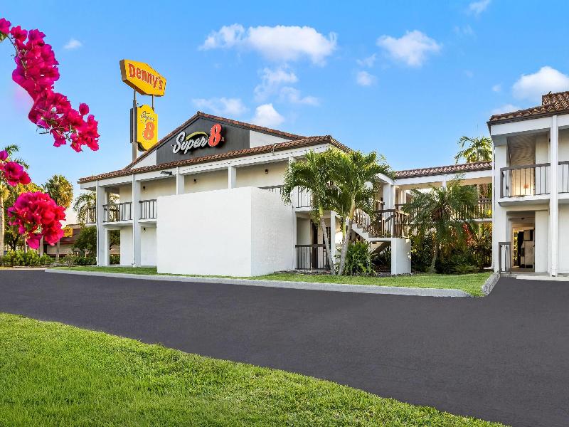 Super 8 by Wyndham Riviera Beach West Palm Beach image