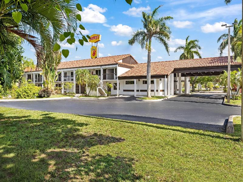 Super 8 by Wyndham Riviera Beach West Palm Beach image