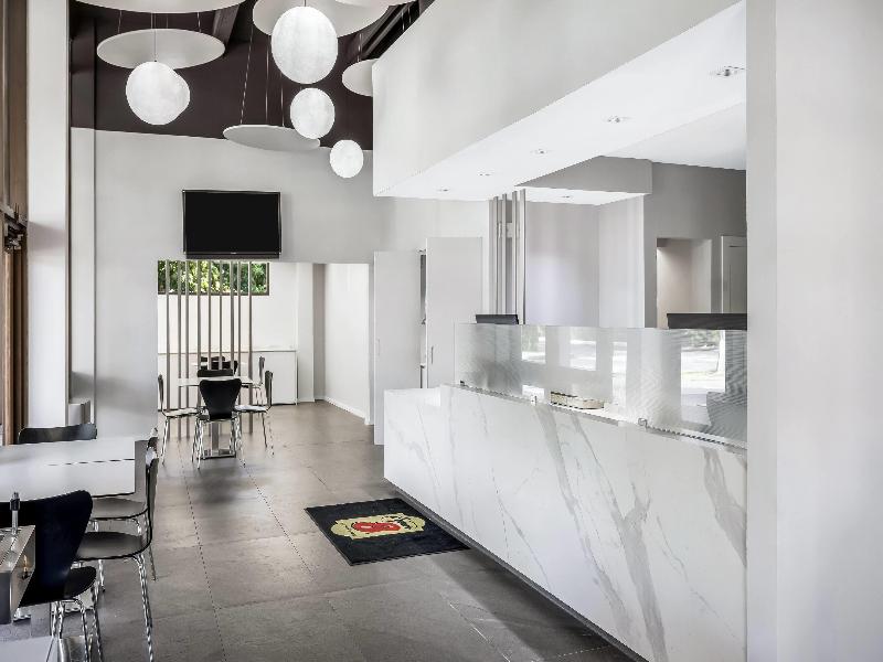 Super 8 by Wyndham Riviera Beach West Palm Beach image