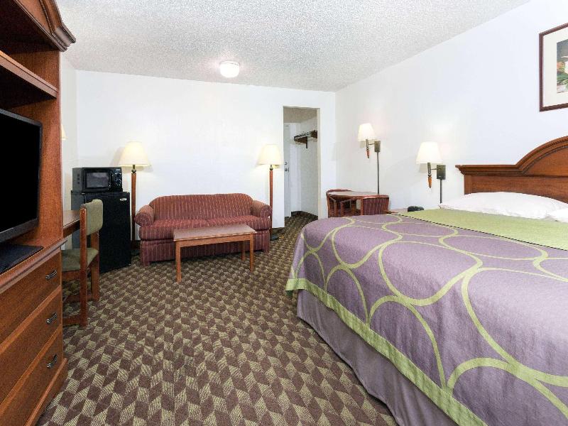 Super 8 by Wyndham Riviera Beach West Palm Beach image