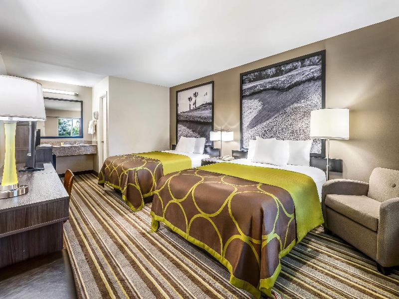 Super 8 by Wyndham Riviera Beach West Palm Beach image