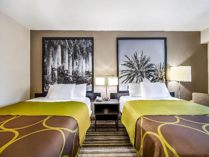 Super 8 by Wyndham Riviera Beach West Palm Beach image