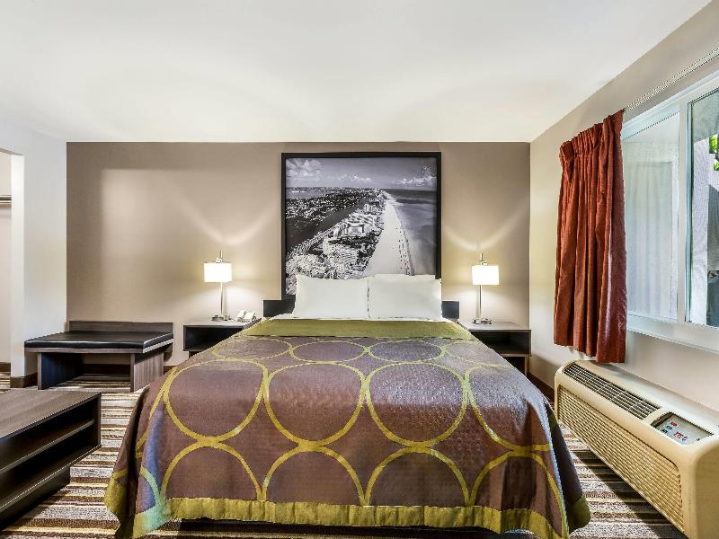 Super 8 by Wyndham Riviera Beach West Palm Beach image