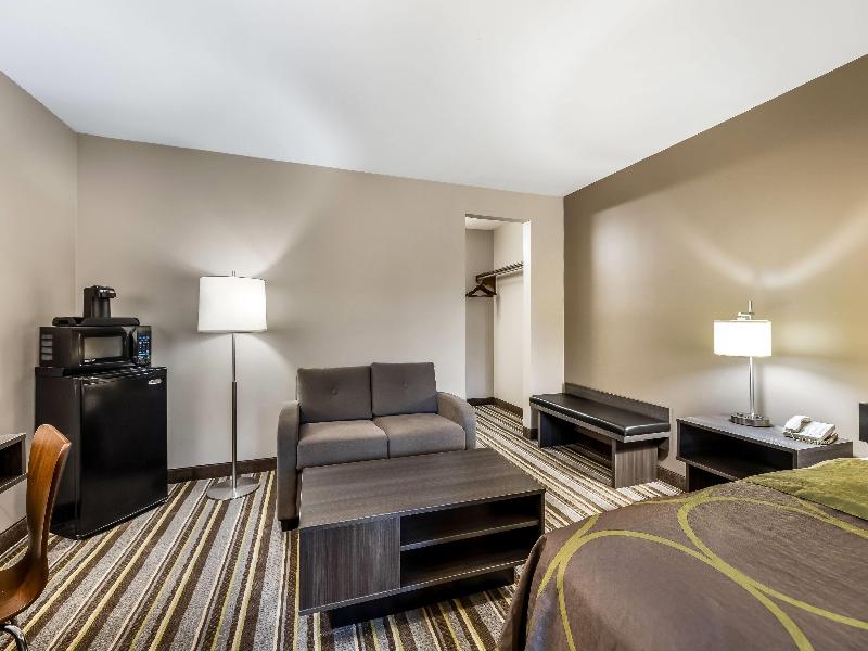 Super 8 by Wyndham Riviera Beach West Palm Beach image