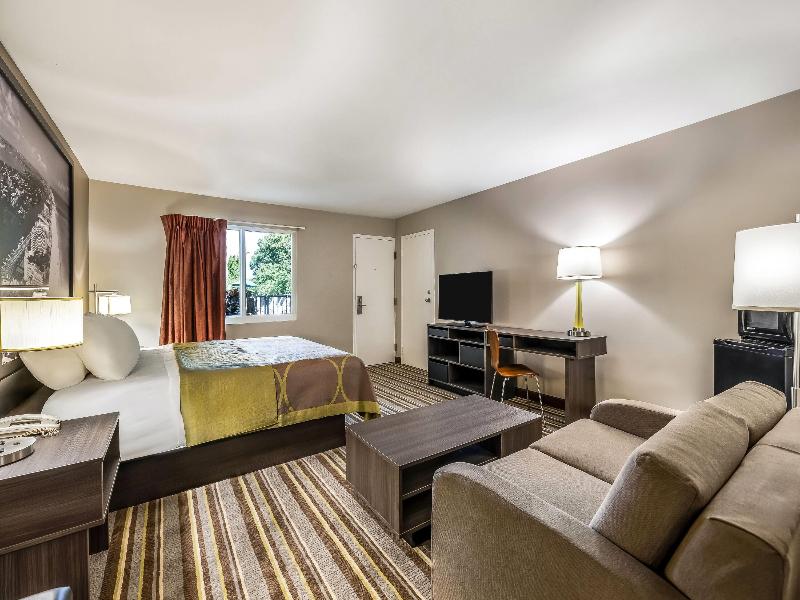 Super 8 by Wyndham Riviera Beach West Palm Beach image
